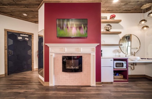 Prescott Hotel | Romantic Escape | Cozy Fire | Coffee & Dining