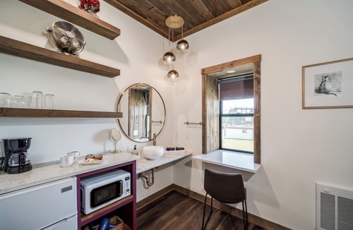 Prescott Hotel | Romantic Escape | Cozy Fire | Coffee & Dining