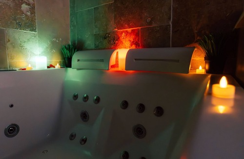 Centre Ville Apartment | Romantic escape & spa