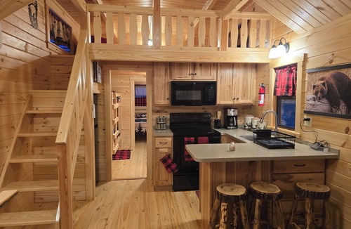 Vein Mountain Cabin | "Romantic Escape. Sauna Bliss & Starlit Evenings."