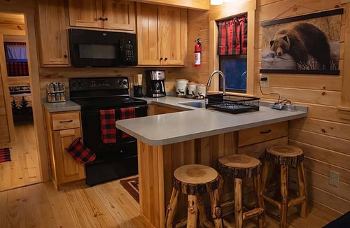 Vein Mountain Cabin | "Romantic Escape. Sauna Bliss & Starlit Evenings."