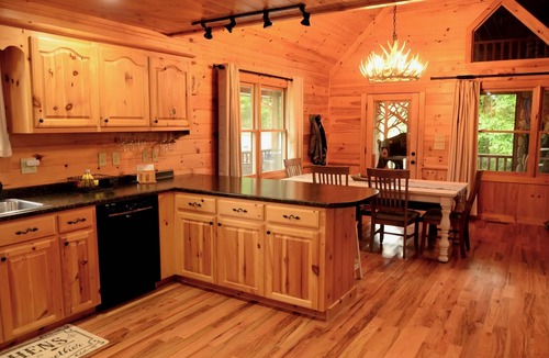 Morganton Cabin | Romantic Fall Cabin - Wine, Fire Pit & Mountain Views