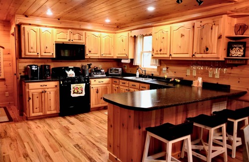 Morganton Cabin | Romantic Fall Cabin - Wine, Fire Pit & Mountain Views