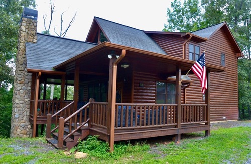 Morganton Cabin | Romantic Fall Cabin - Wine, Fire Pit & Mountain Views