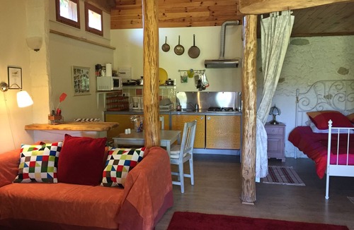 Labastide-Paumes Apartment | Romantic farmhouse apartment for 2