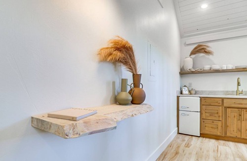 Polson Apartment | Romantic Forest Cabin by Flathead Lake