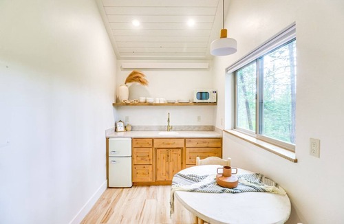 Polson Apartment | Romantic Forest Cabin by Flathead Lake