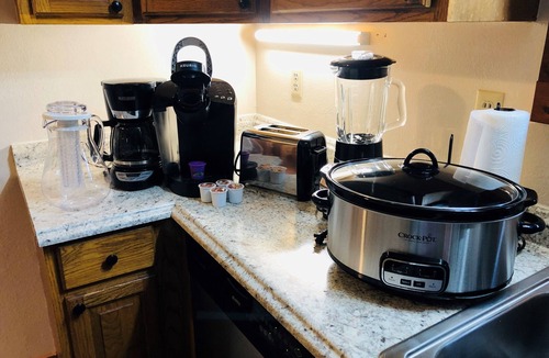 Divide Cabin | Romantic Forest Hideaway, Hot Tub, WiFi, near Attractions & Breweries!