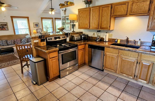 Leakey House | Romantic Frio Getaway