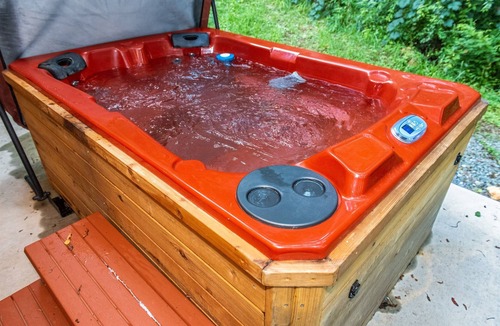 Cherokee Cabin | Romantic Fun Escape in WNC Mtns, Hot Tub, Firepit, babbling brook & starry skies
