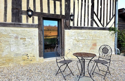 Mittois House | Romantic gîte for two in a green setting