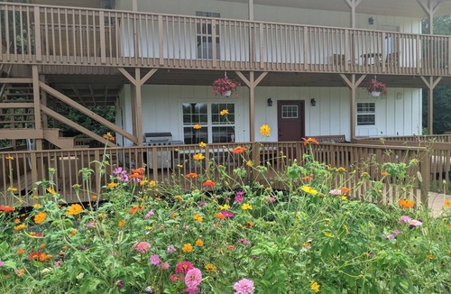 Whitley City Apartment | Romantic Garden Suite with Jacuzzi & Pasture Views at Beulah Farm