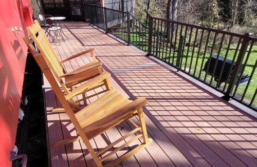 Ferryville House | Romantic Get-a-Way! 1954 Rail Road Caboose! Relaxing Hot Tub!