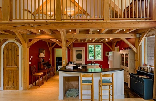 East Stroudsburg Cottage | Romantic Getaway/Writers Dream/Small Family Get Together