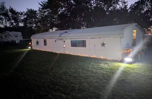 Will County House | Romantic getaway. 38 mins from Chicago. Hot tub!