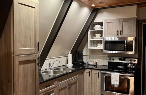 Robesonia Ski Chalet | Romantic Getaway in nearly 10 acres with Hot Tub