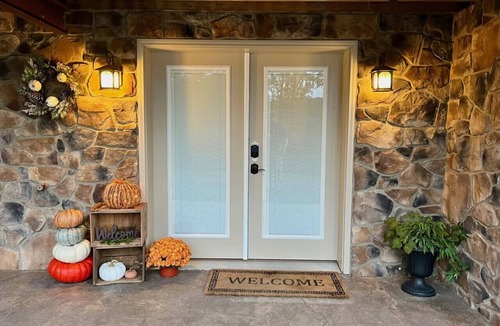 Robesonia Ski Chalet | Romantic Getaway in nearly 10 acres with Hot Tub