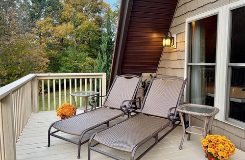 Robesonia Ski Chalet | Romantic Getaway in nearly 10 acres with Hot Tub