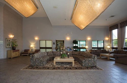 Parkrose House | Romantic Getaway! Modern Unit, Pool and Parking