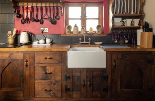 Longnor Cottage | Romantic getaway set in 5 acres.