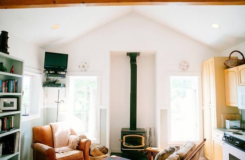 Olga Cottage | Romantic Getaway with Water & Mt. Baker Views, Private Beach