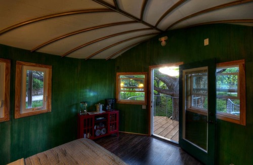Spicewood House | Romantic Getaways in Fully-Equipped Tree House Rental in Spicewood, Texas
