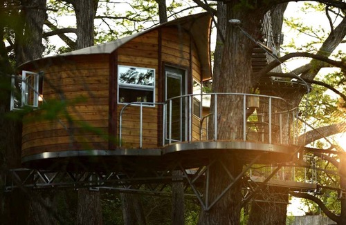 Spicewood House | Romantic Getaways in Fully-Equipped Tree House Rental in Spicewood, Texas