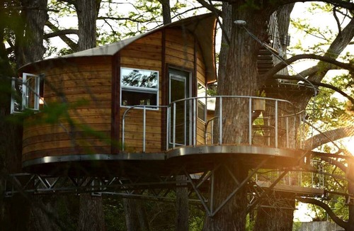 Spicewood House | Romantic Getaways in Fully-Equipped Tree House Rental in Spicewood, Texas