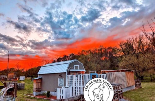 Newport House | Romantic Goat Farm Tiny House w Sauna, Outdoor Tub