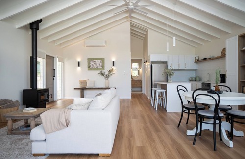 Witheren Cottage | Romantic Guest House with Mountain Views