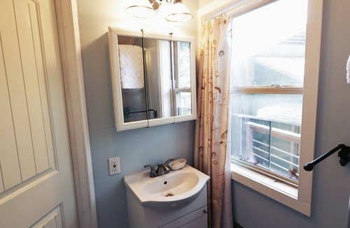 Pottsboro Apartment | Romantic guest house within walking distance from Lake Texoma.