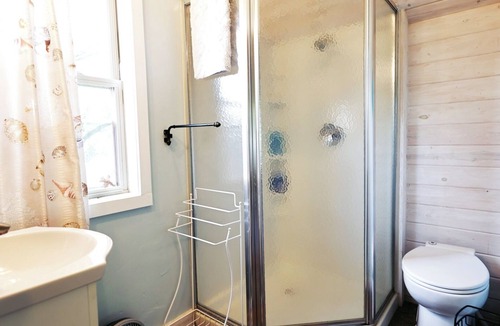 Pottsboro Apartment | Romantic guest house within walking distance from Lake Texoma.