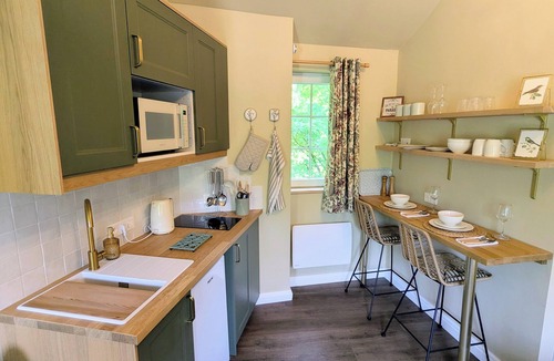 Jumilhac-le-Grand Cottage | Romantic hideaway in Jumilhac: The Nest, a riverside gem near the château