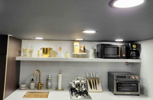 Stamford Apartment | Romantic Hide Outn