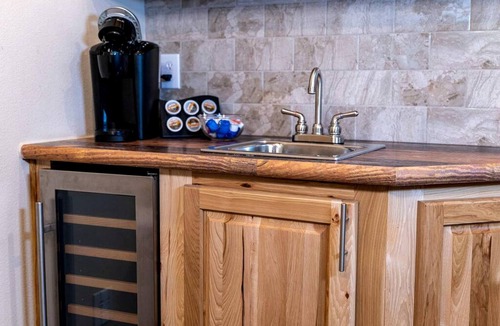 Satin Cabin | Romantic Hideaway: Glamping Bliss in a Texas Cabin near Lake Bridgeport
