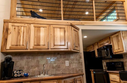 Satin Cabin | Romantic Hideaway: Glamping Bliss in a Texas Cabin near Lake Bridgeport