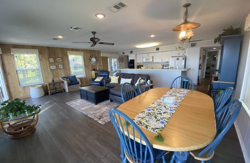 Trinity House | Romantic Hideaway Lakefront Retreat, Fireside Lounge, Spa, Swimming and Kayaks!