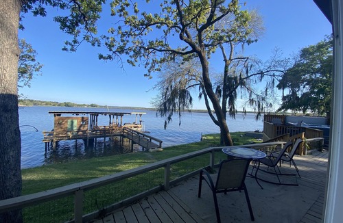 Trinity House | Romantic Hideaway Lakefront Retreat, Fireside Lounge, Spa, Swimming and Kayaks!