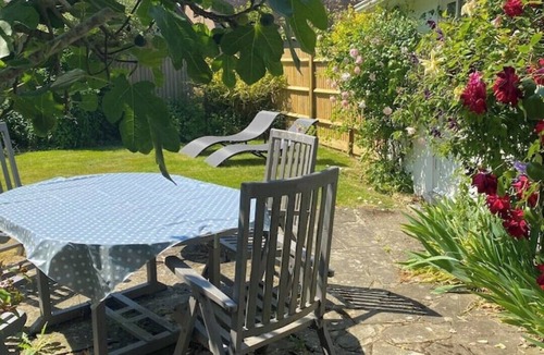 Cranbrook Apartment | Romantic hideaway - newly converted studio in Kent