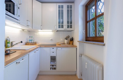 Gmain Apartment | Romantic holiday flat "Alpenliebe" with south terrace and mountain view