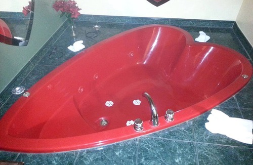 Cochrane Cabin | Romantic Honeymoon Loft Suite with Jacuzzi in Cochrane, Ontario