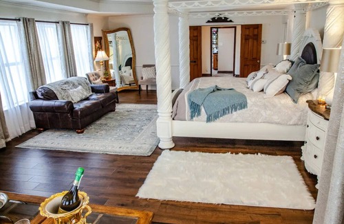 Valley View Bed & Breakfast | Romantic Honeymoon Suite in Bed & Breakfast