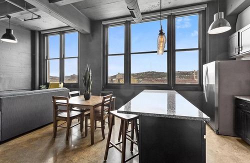 Lancaster House | Romantic House 2Bed Room