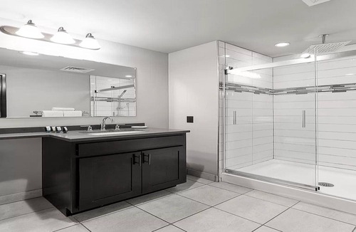 Lancaster House | Romantic House 2Bed Room