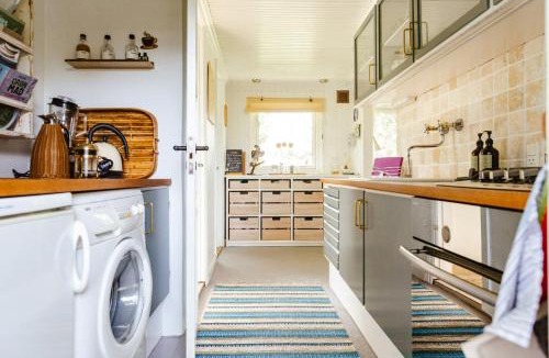 Maribo House | Romantic Island Cottage In Cosy Style Near Beach