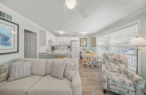 Bradenton Beach Cottage | Romantic Island Getaway! Just Steps from the Beach
