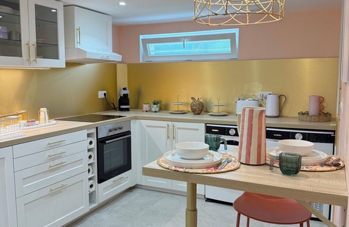 Tremblay-en-France Apartment | Romantic Jacuzzi & Cinema Suite - Casacocoonspa