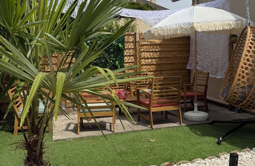 Tremblay-en-France Apartment | Romantic Jacuzzi & Cinema Suite - Casacocoonspa
