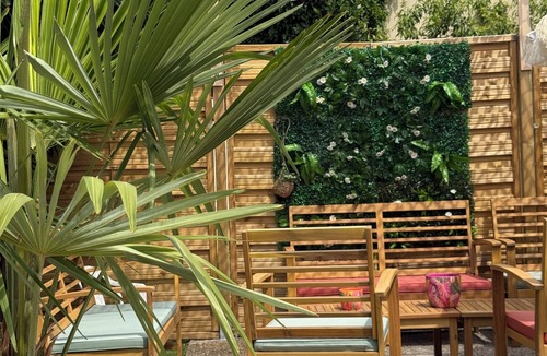 Tremblay-en-France Apartment | Romantic Jacuzzi & Cinema Suite - Casacocoonspa