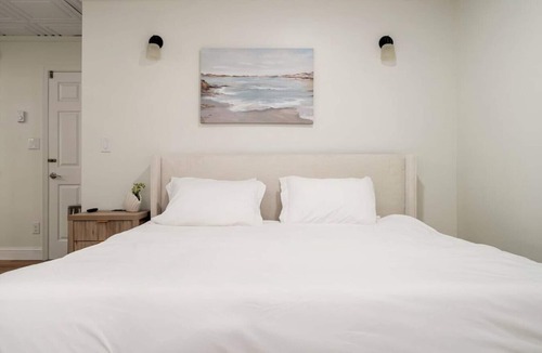 Sylvan Beach Bed & Breakfast | Romantic Jacuzzi Suite | The Beachside Co. #8
